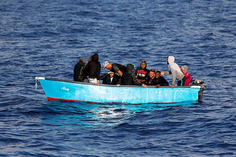 دفاع: إحباط محاولة هجرة سرية لـ 65 شخص