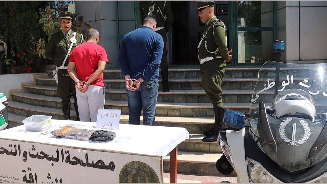 الإطاحة بشبكة لترويج الكوكايين بالجزائر العاصمة وحجز أكثر من 4 كلغ من المخدرات