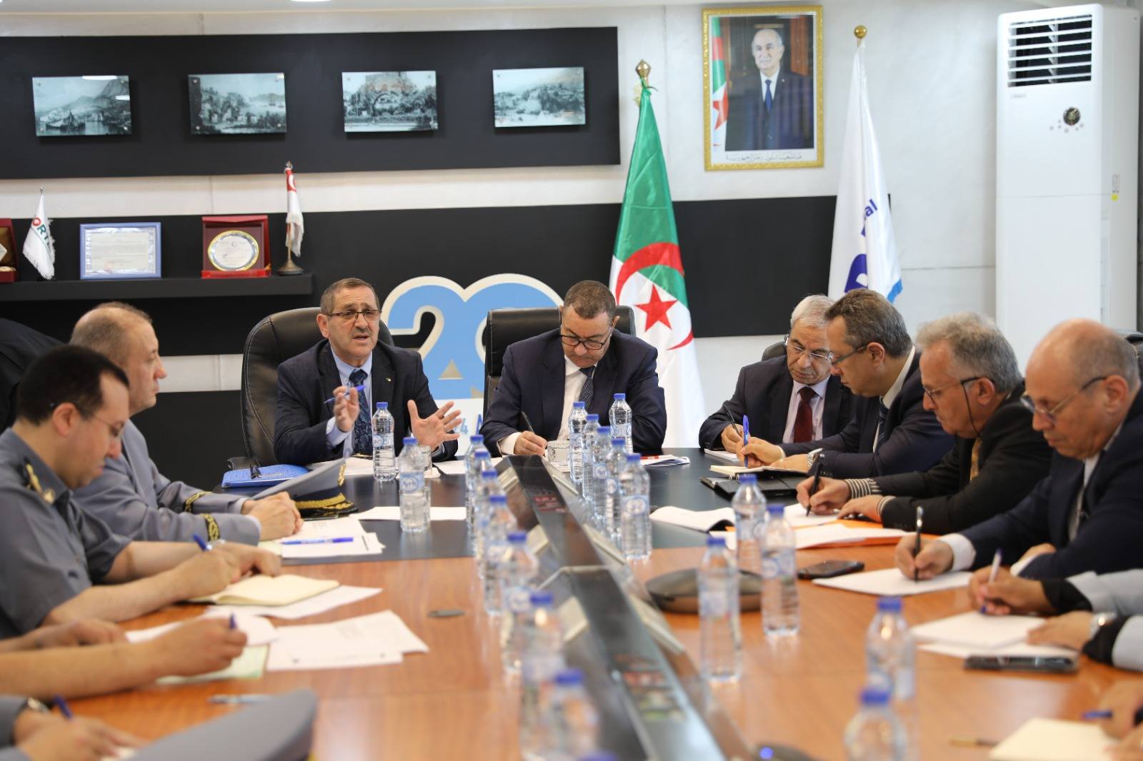 وزير النقل يترأس اجتماعًا ببجاية لبحث سبل رفع القيود عن نشاطات الميناء