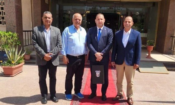 رئيس الاتحادية الجزائرية للدراجات يبحث سبل التعاون مع نظيره المصري بالقاهرة