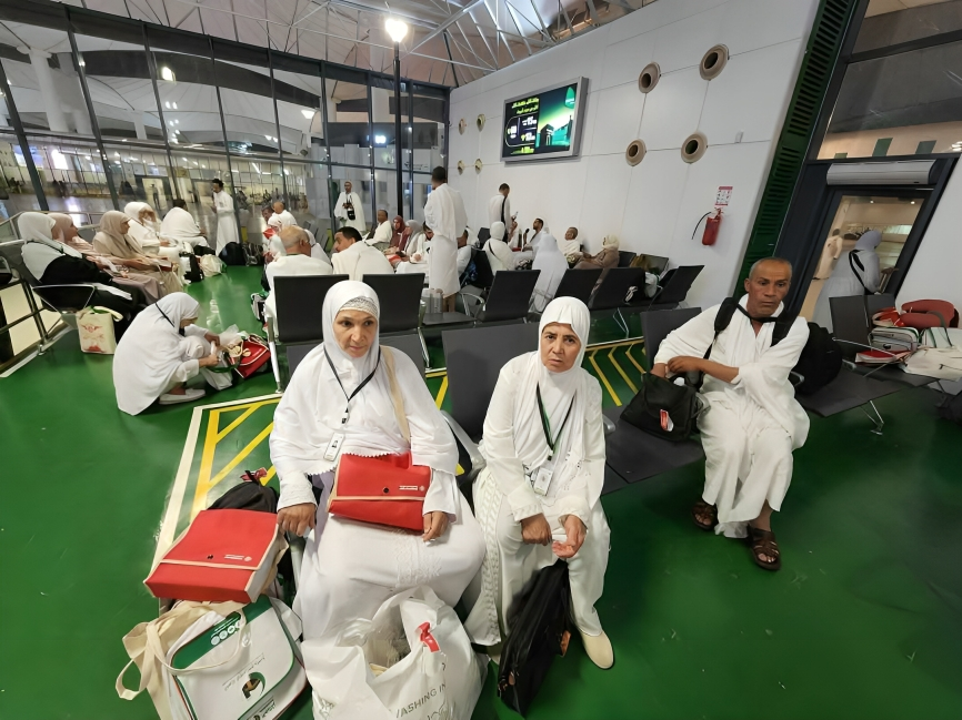 حج 2025: توافد الحجاج الجزائريين إلى البقاع المقدسة واستقبال أولى الرحلات بمطار جدة