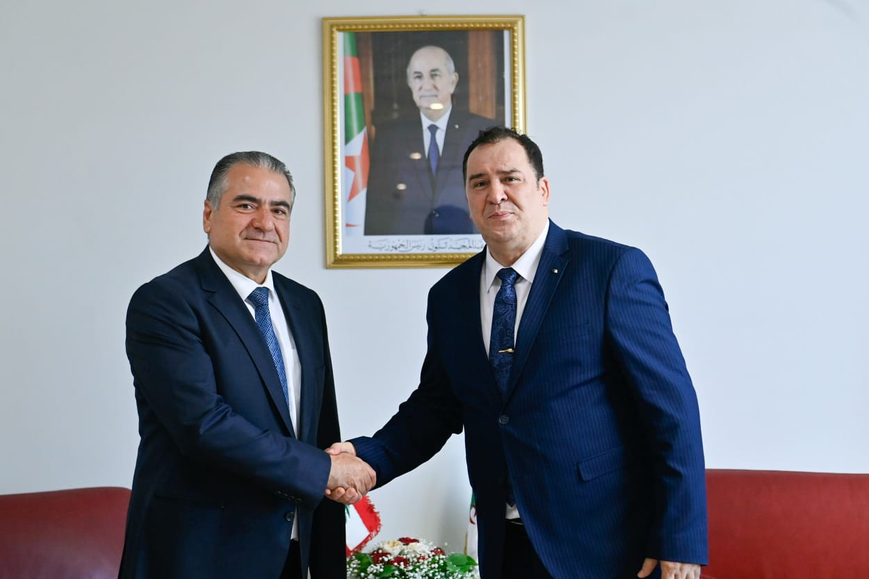 وزير الاتصال يستقبل سفير لبنان لدى الجزائر