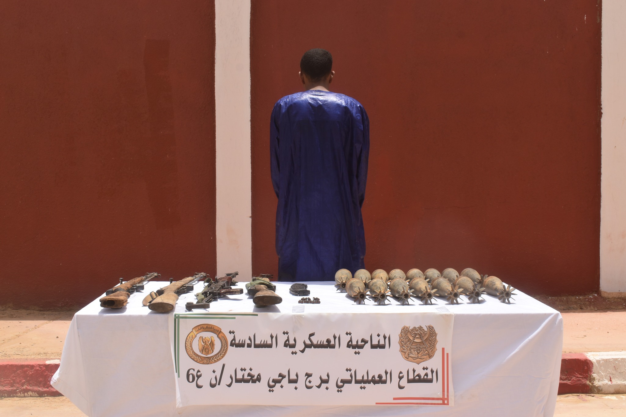 دفاع: الإرهابي “بن مخطاري موسى” يسلم نفسه مسلحا ببرج باجي مختار