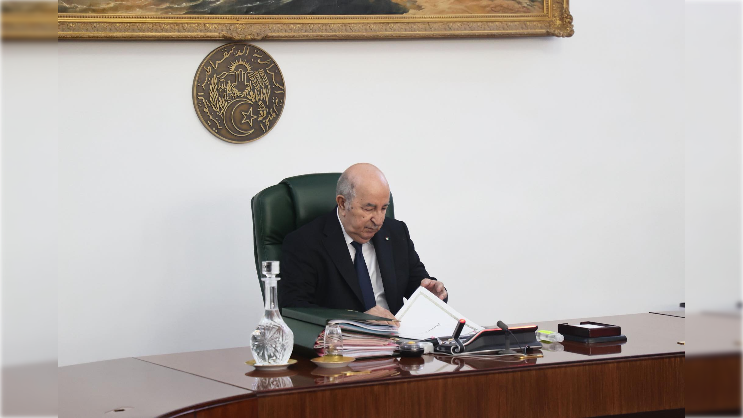 الرئيس تبون يُوجه بالتركيز على تنفيذ مشاريع الاستثمارات المشتركة مع عُمان