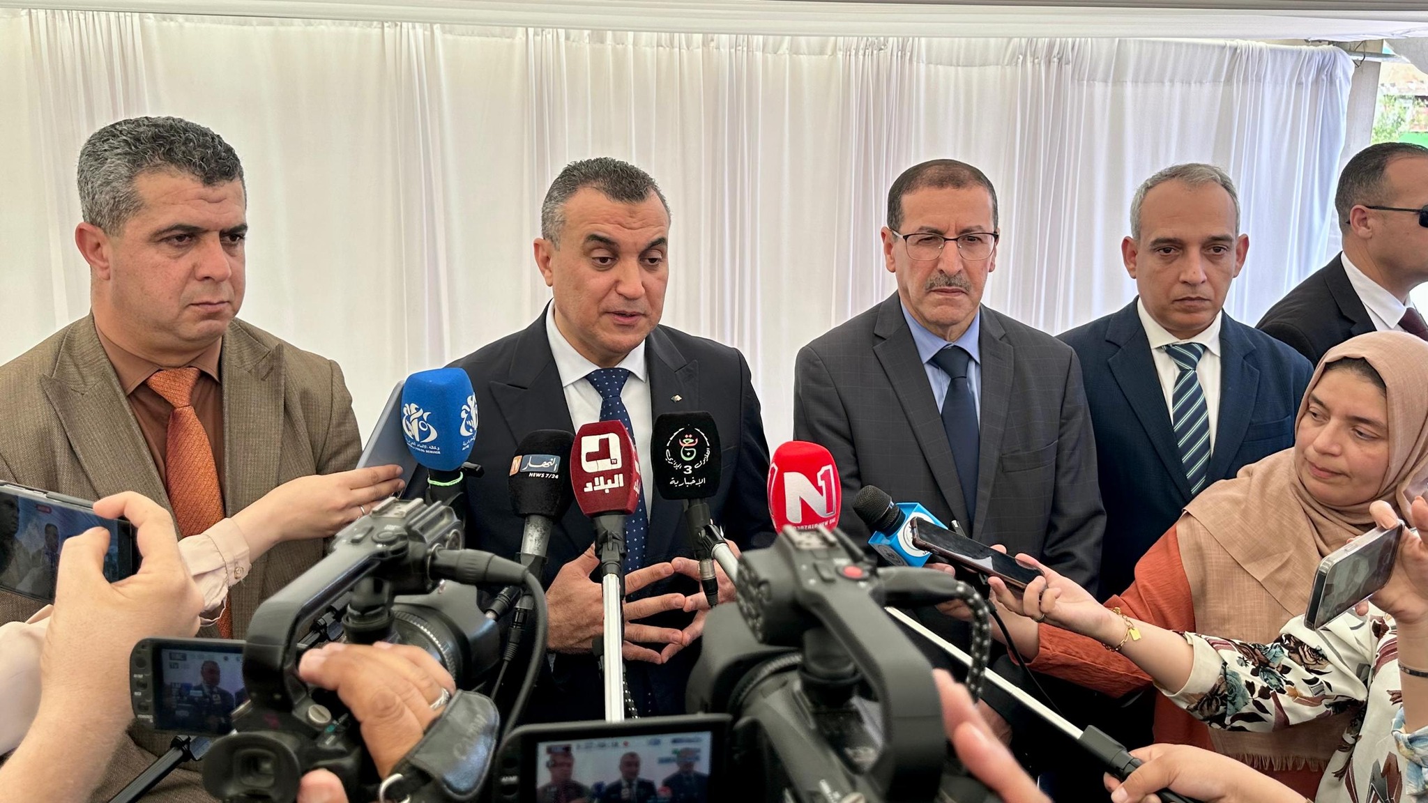 وزير البريد يشدد من جيجل على تعزيز التغطية بشبكتي الهاتف والإنترنت تحسبًا لموسم الاصطياف 2025