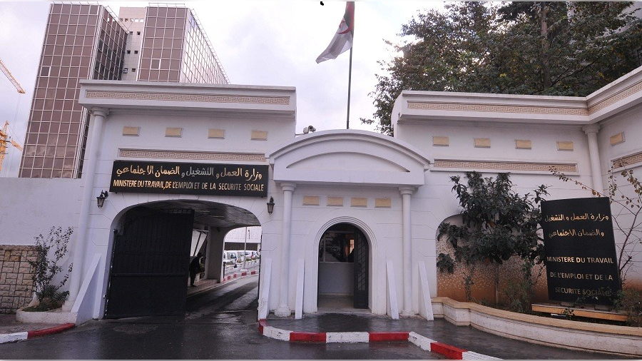 مشروع قانون جديد يمدد عطلة الأمومة إلى خمسة أشهر ويعزز حقوق المرأة العاملة