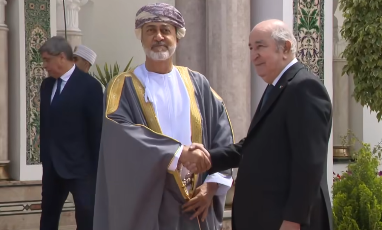 الرئيس تبون والسلطان هيثم بن طارق يترأسان مراسم توقيع مذكرات تعاون بين الجزائر وسلطنة عمان