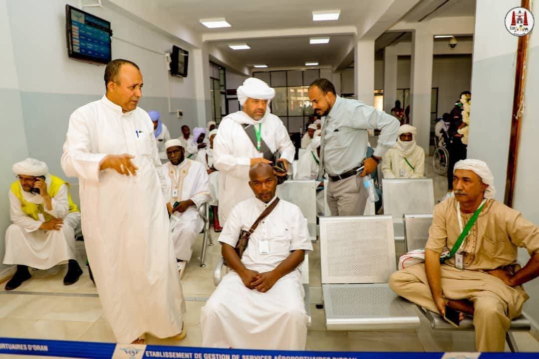 انطلاق أول فوج من حجاج الجنوب نحو البقاع المقدسة عبر مطار أدرار