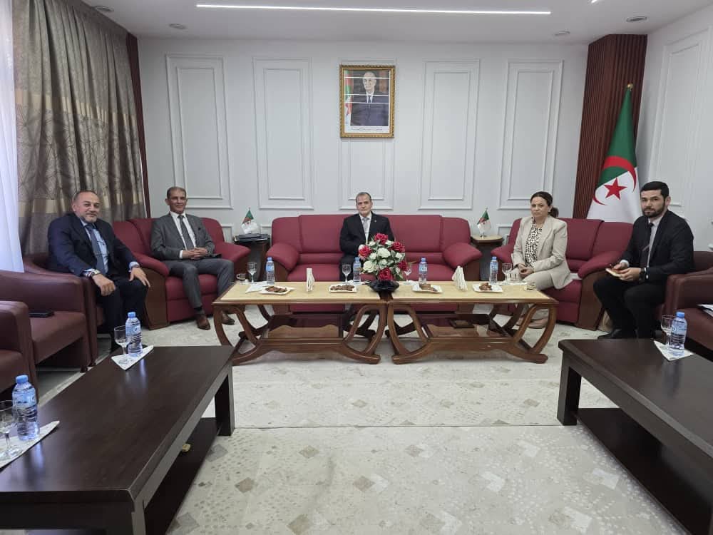رزيق يبرز دعم القطاع الكامل لكل المبادرات الاستثمارية الخلّاقة للثروة