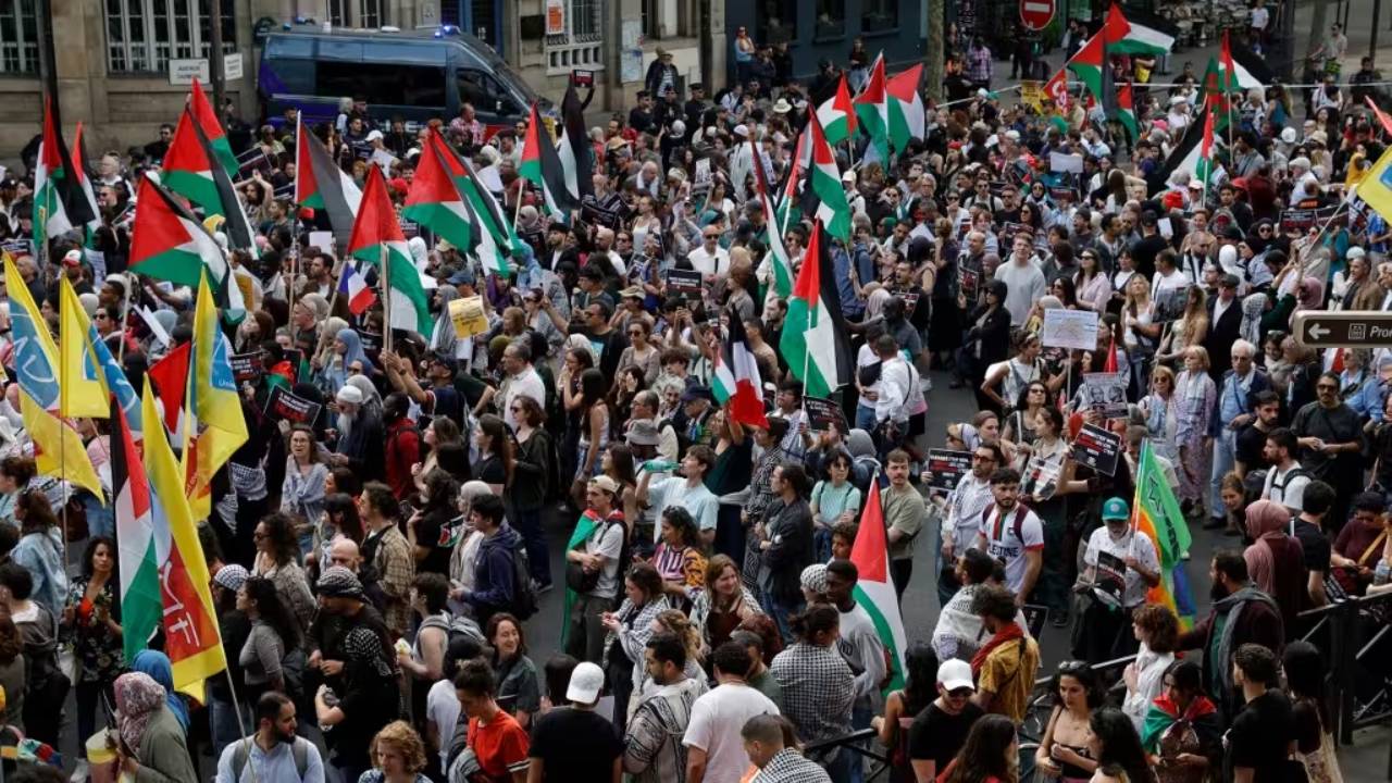 فرنسا: مظاهرات حاشدة ضد خطاب العنصرية والإسلاموفوبيا وسياسات اليمين المتطرف