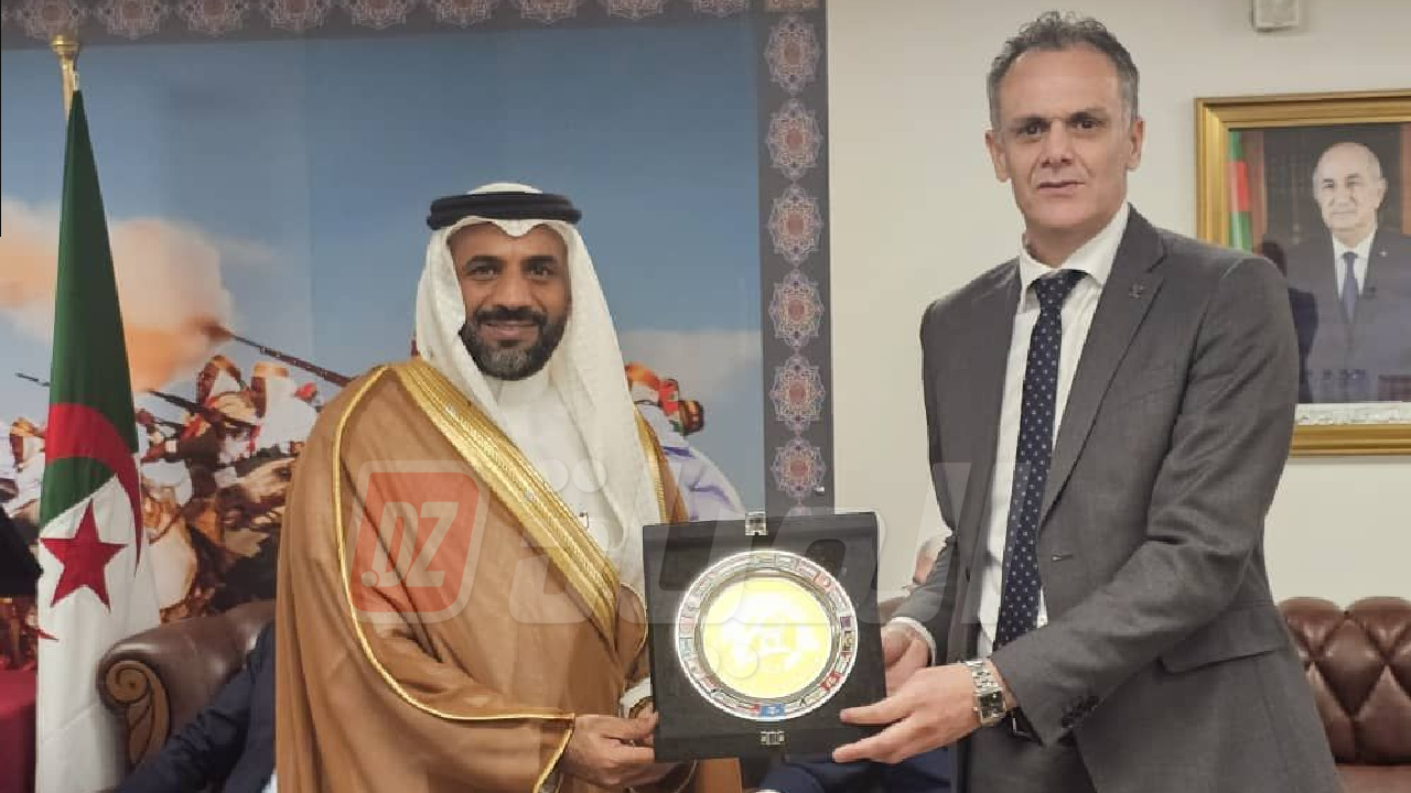 الاتحاد العربي لألعاب القوى يكرّم عبد الرحمن حماد في وهران
