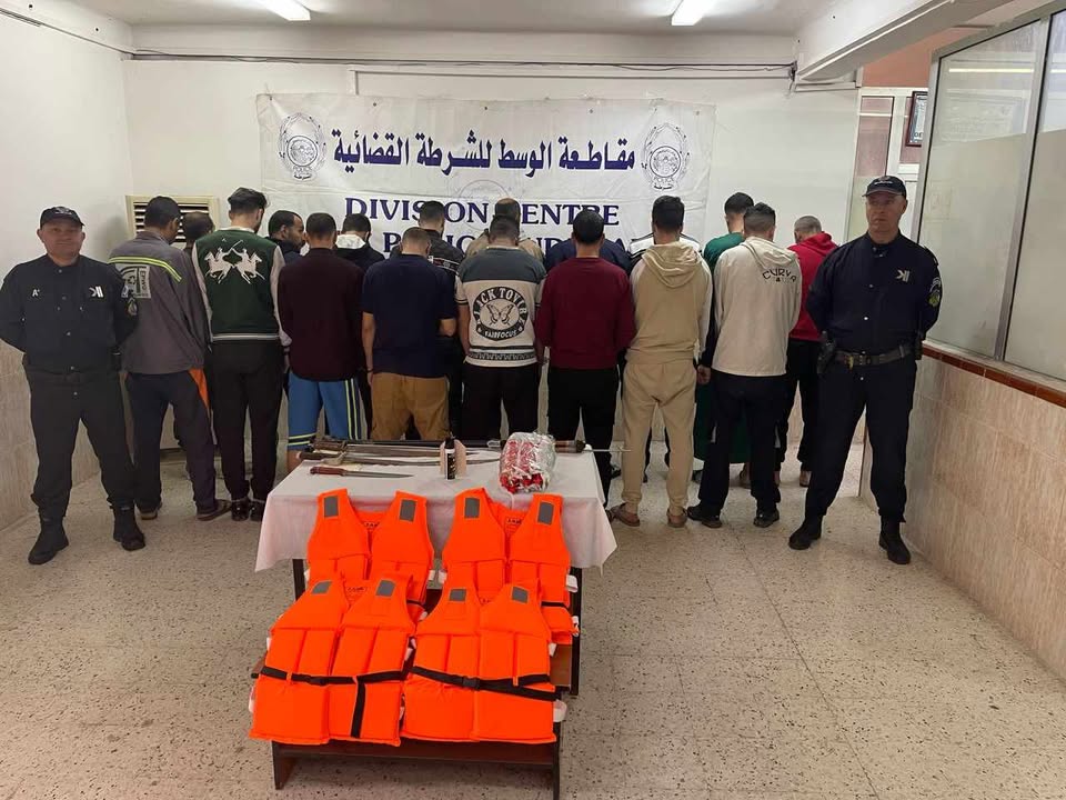 شرطة العاصمة: توقيف 18 شخص ينظمون رحلات “الحراڨة”