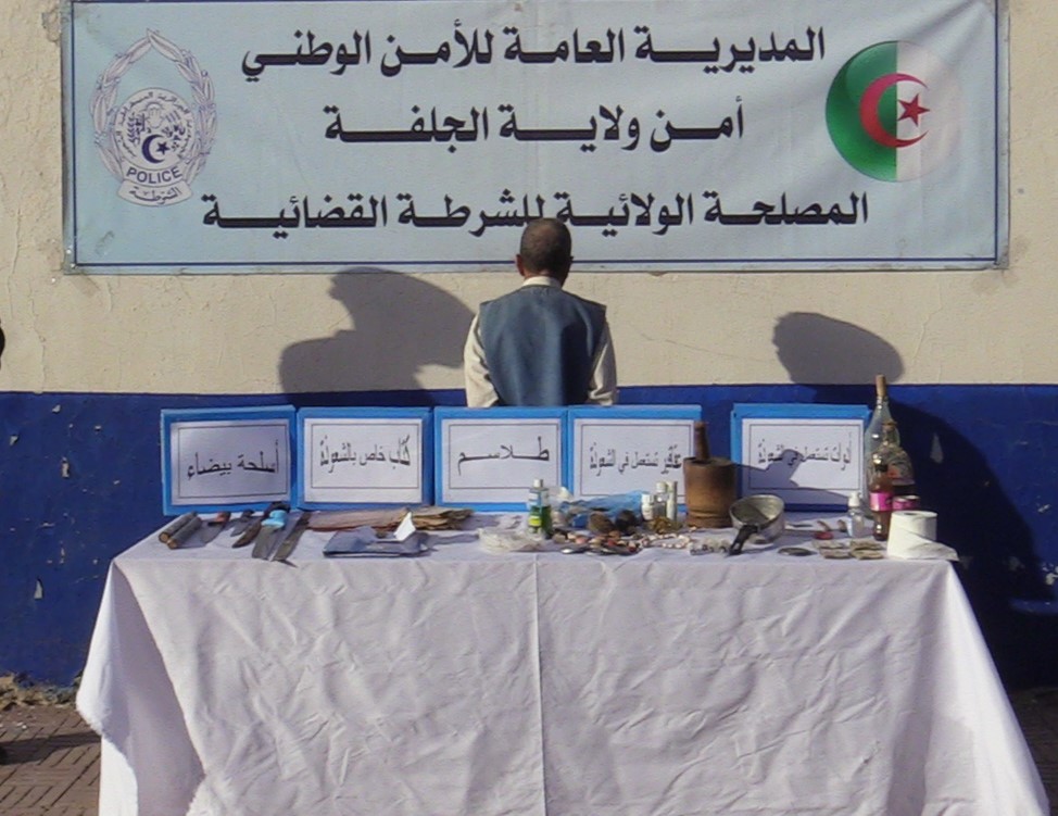 توقيف مشعوذ وحجز صور وطلاسم بالجلفة