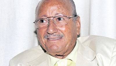 وزير الثقافة بللو يعزي في وفاة المخرج والمنتج الجزائري محمد لخضر حمينة