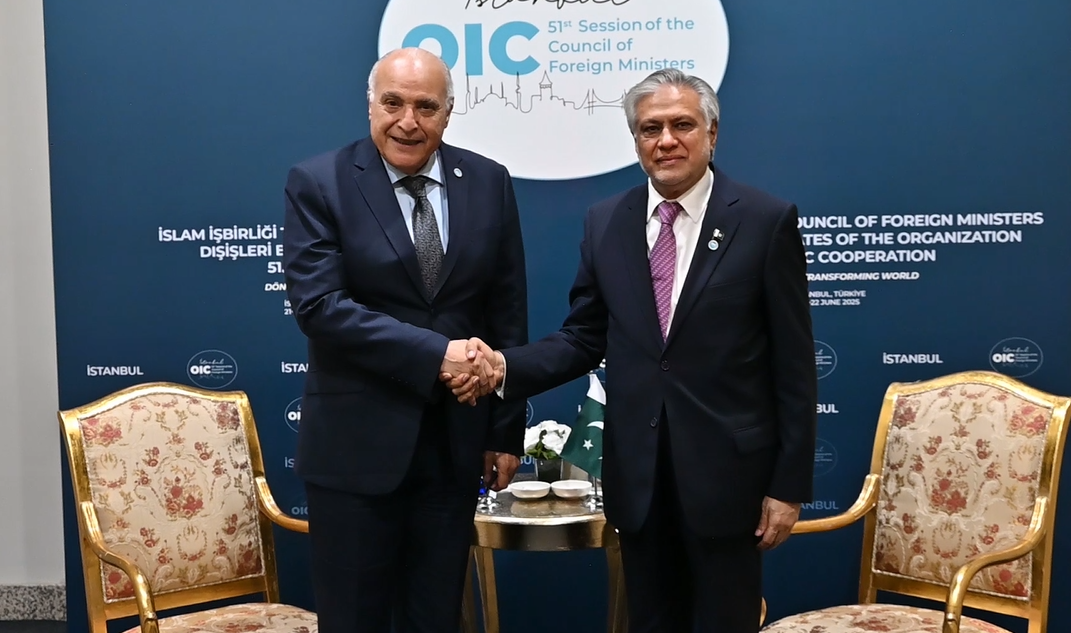 عطاف يتباحث مع نظيره الباكستاني