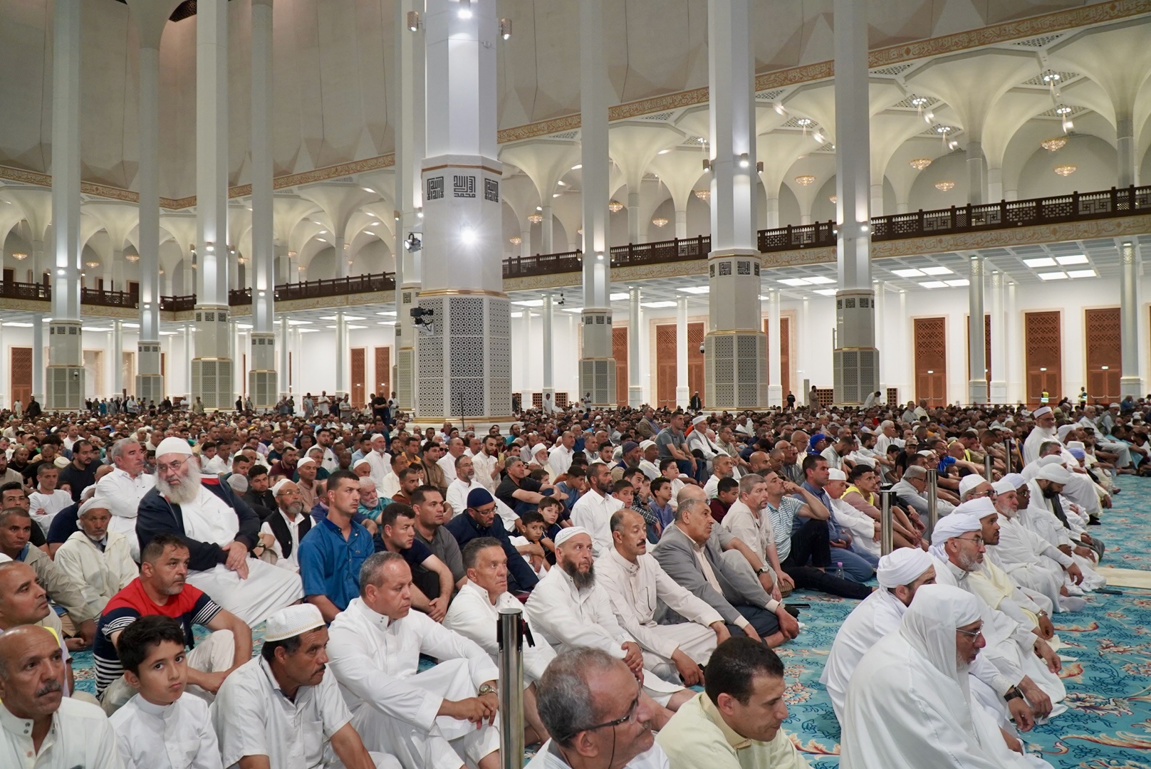وزارة الشؤون الدينية توضّح حكم صلاة الجمعة إذا وافقت يوم العيد