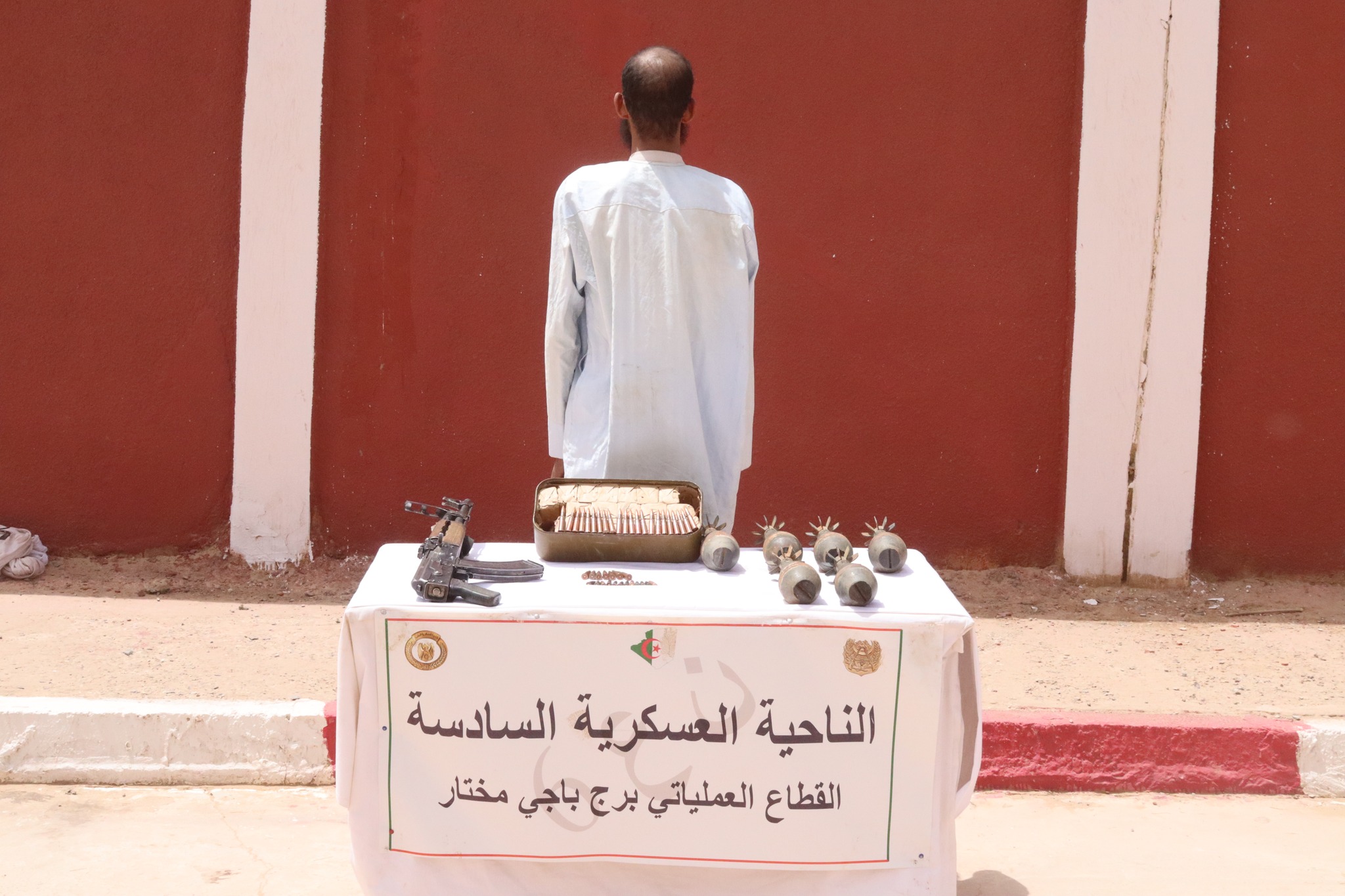 دفاع: القضاء على إرهابيين اثنين وآخران يسلمان نفسيهما