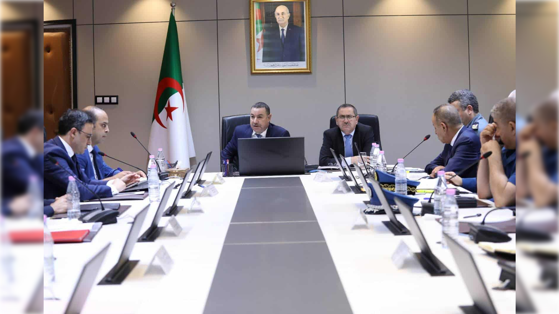 وزير النقل يترأس اجتماعًا لتسريع عصرنة مطار الجزائر وتحويله
