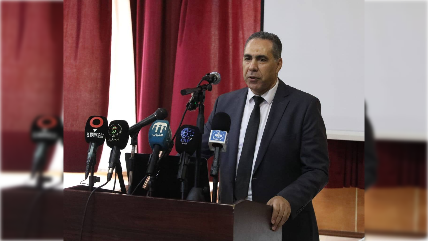 نحو تعزيز التعاون بين الجامعات والأرشيف الوطني