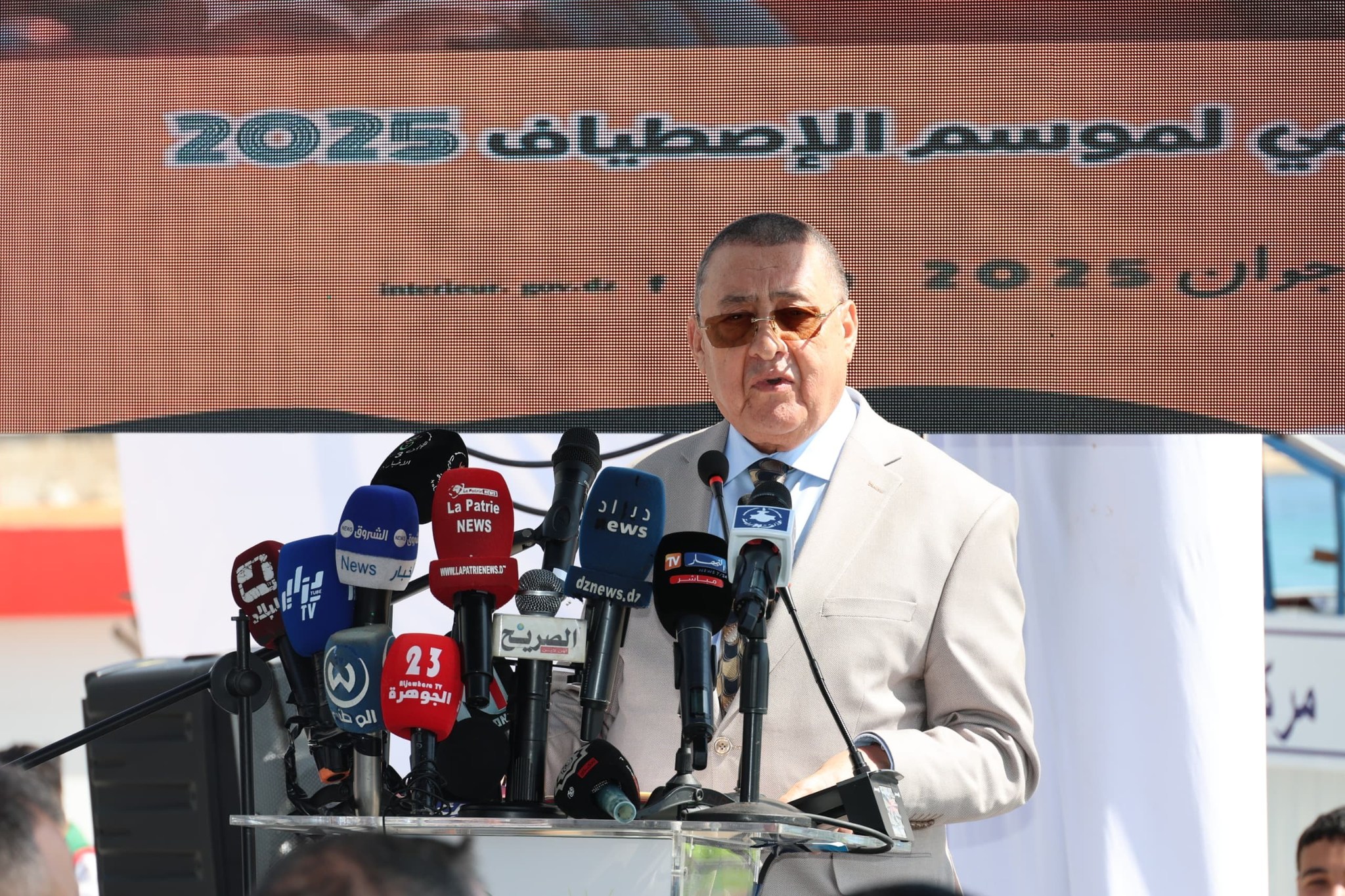 وزير الداخلية: لا تهاون مع مستغلي الشواطئ والدخول مجاني للجميع