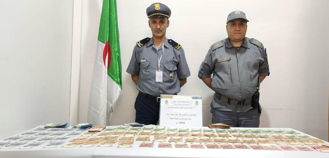 مطار بجاية: حجز 10.500 أورو بحوزة مسافرة إلى باريس