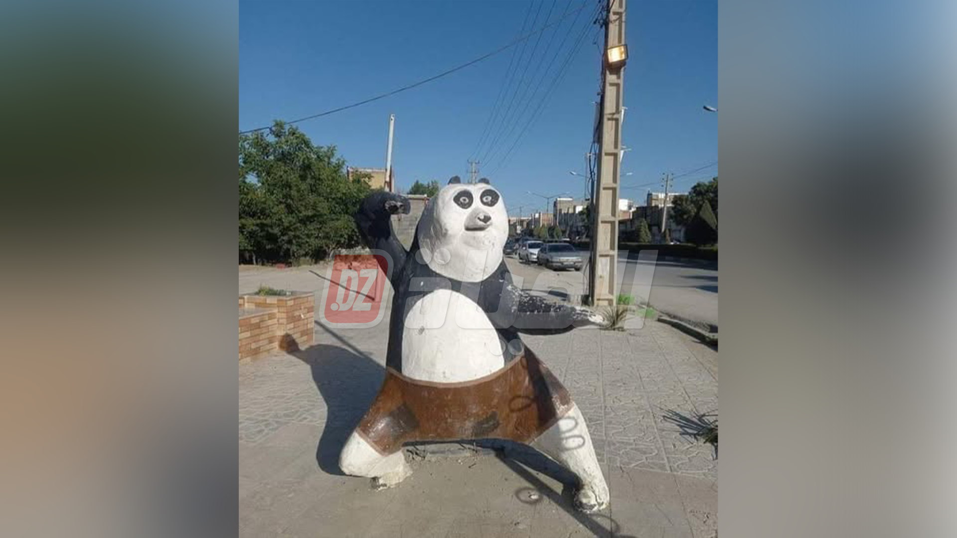 أين يتواجد تمثال الباندا المثير للجدل في الصفحات الجزائرية؟