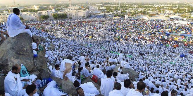 الحُجّاج على صعيد عرفة في يوم الرحمة والمغفرة