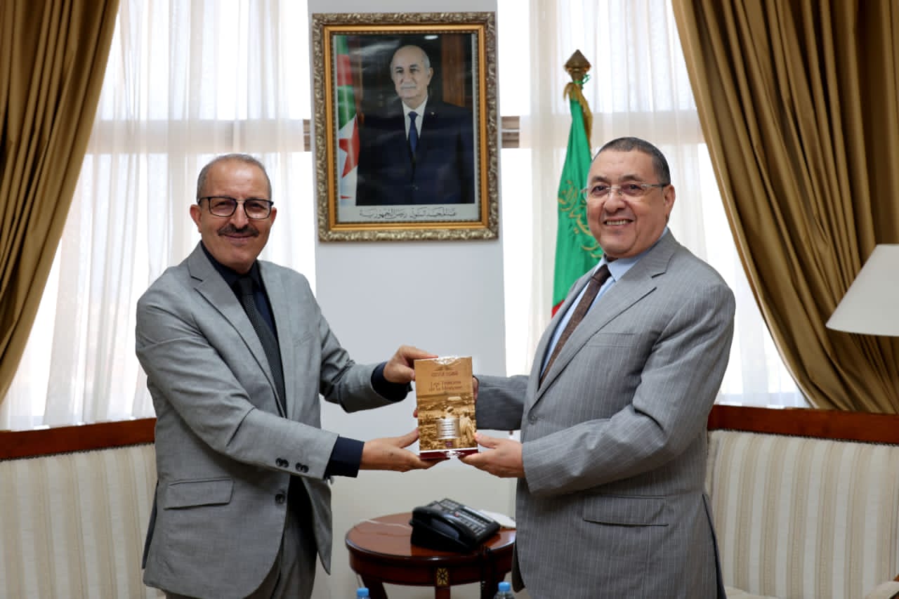 وزير الداخلية يستقبل المخرج السعيد عولمي