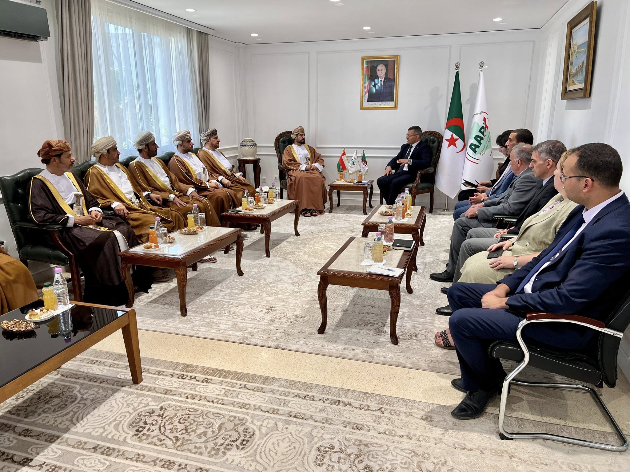 بحث فرص استثمارية جديدة بين الجزائر وسلطنة عمان