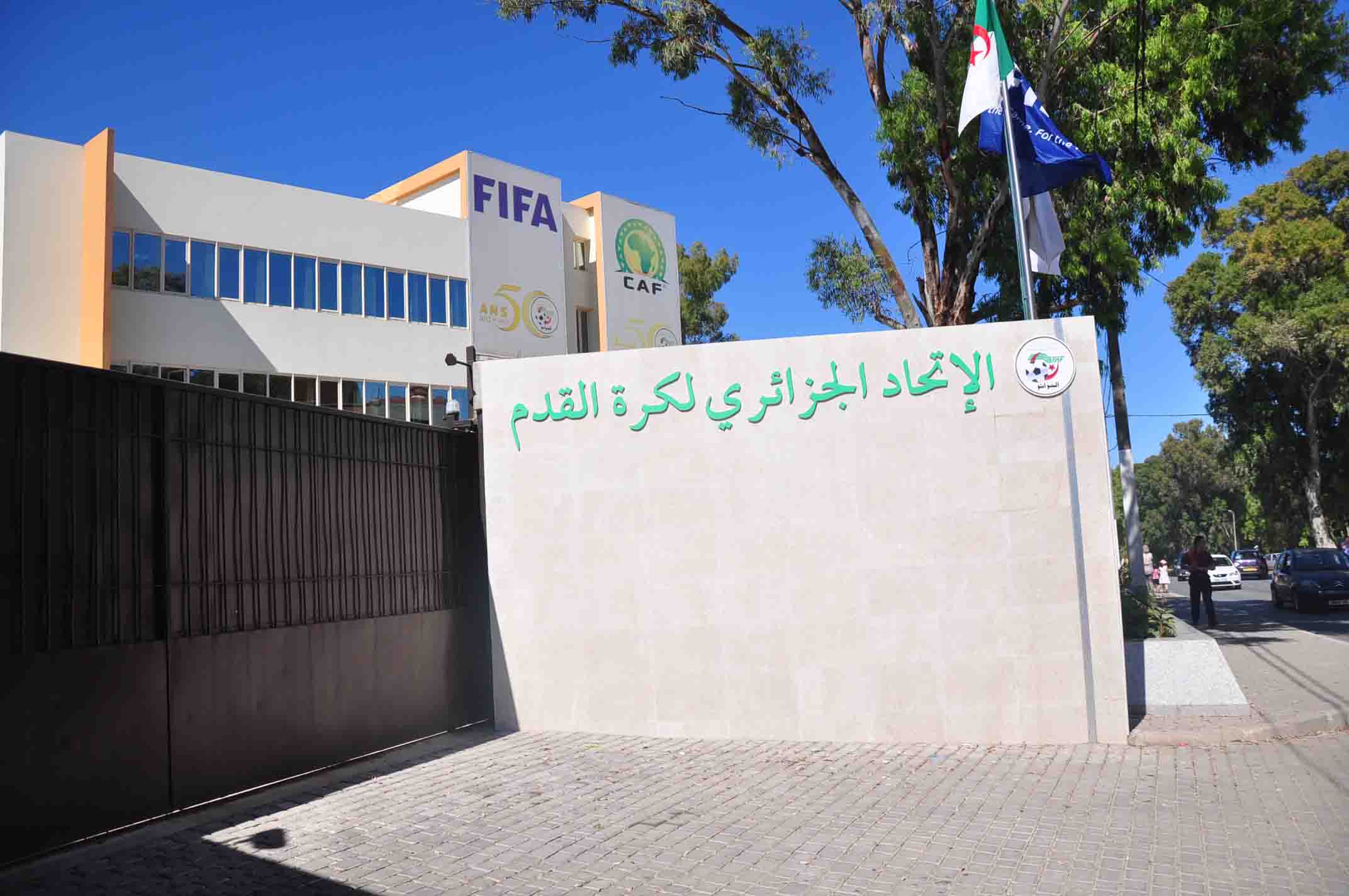 الفاف تفتح تحقيق في التسيير المالي للأندية