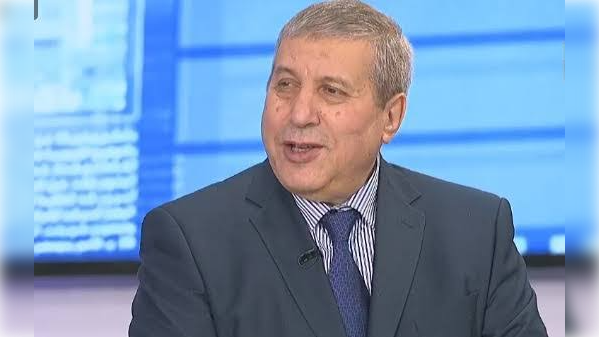 وزير الاتصال يزور الإعلامي علي ذراع المتواجد حاليًا في المستشفى
