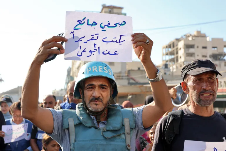 صحفيو غزة يقاومون الجوع والخطر لإيصال الحقيقة