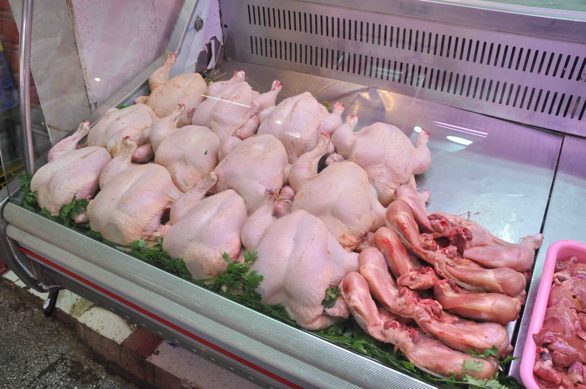 تخفيض كبير في سعر الدجاج المجمد بسطيف