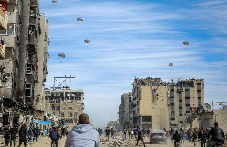 الأونروا: الإسقاط الجوي للمساعدات في غزة يحدث ضجة إعلامية لكن ليس له أي تأثير على الأرض