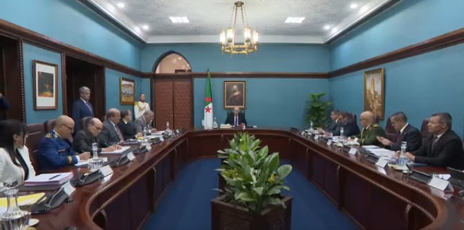الرئيس تبون يترأس جلسة عمل حول عمليات التصدير و الاستيراد
