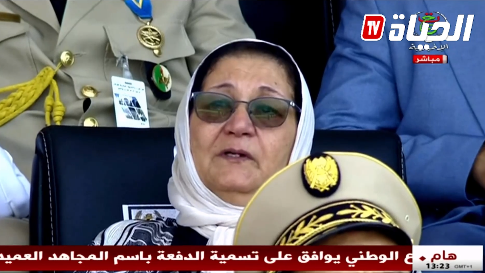 بالفيديو – تأثر عائلة العميد “حسين بن حديد” لحظة تسمية الدفعة باسمه