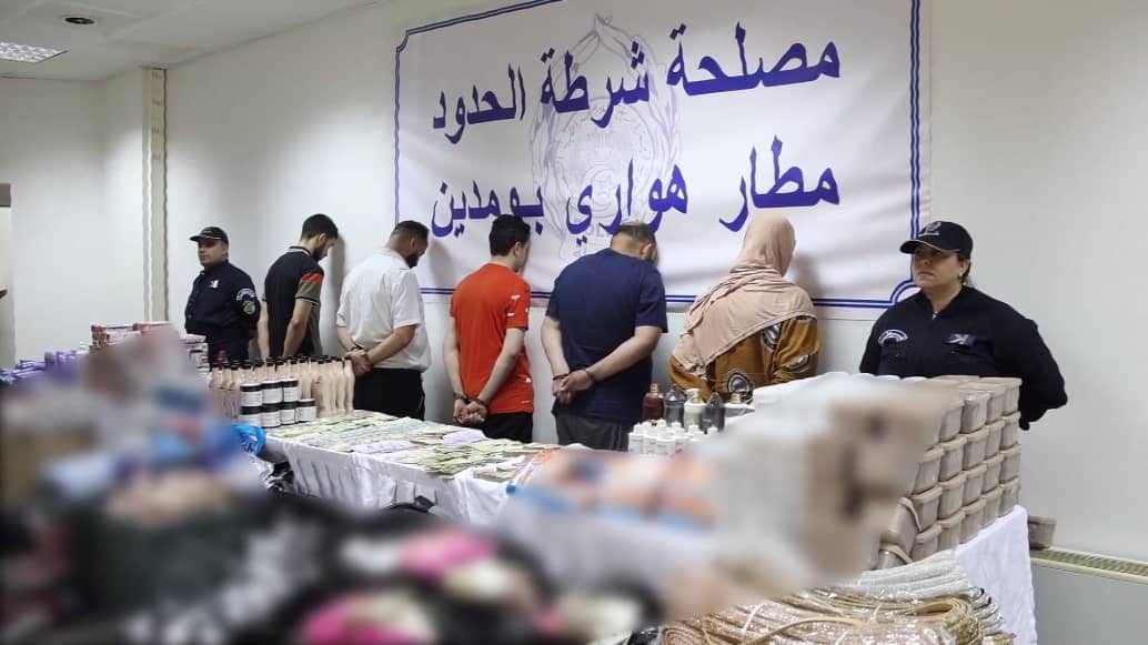 حجز 136 ألف أورو بحوزة مسافرتين بمطار هواري بومدين