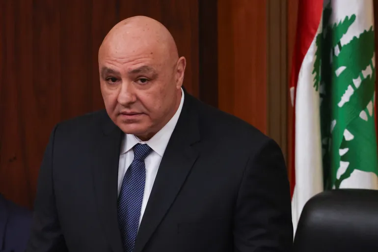 الرئيس اللبناني يحل بالجزائر