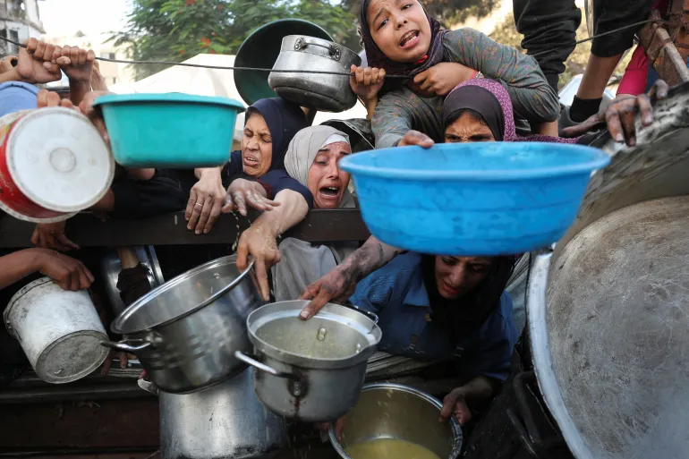 في قلب غزة.. جوع قاتل يبتلع البراءة وحياة الملايين على المحك!
