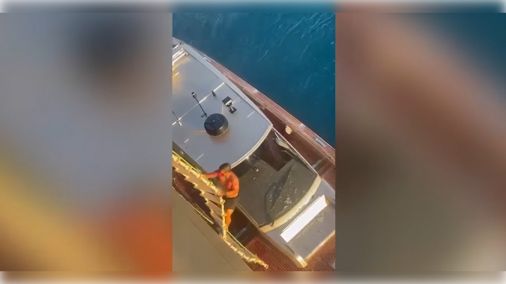 بالفيديو.. الناقلة الجزائرية “بارقة 2” تنقذ بحّارًا فرنسيًا