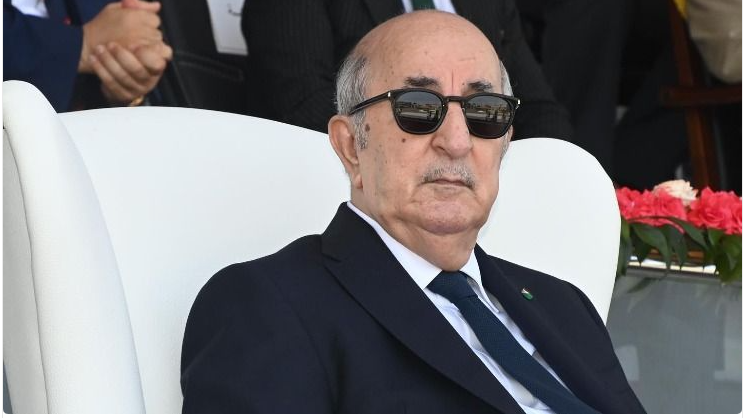 الرئيس تبون الرئيس تبون يشرف على مراسم الاحتفال بالذكرى الـ4 لليوم الوطني للجيش