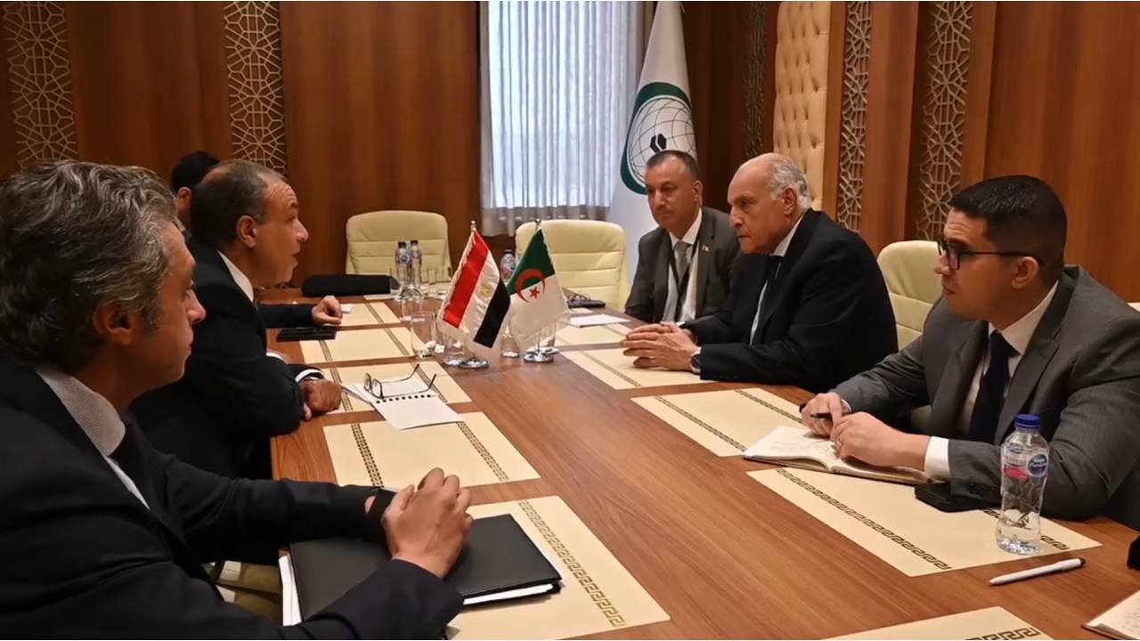 الجزائر تتحرك دبلوماسيا.. عطاف يحري مباحثات مكثفة بجدة