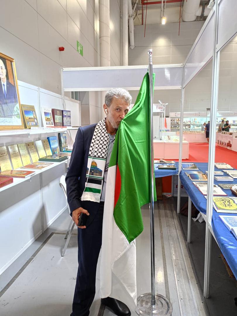 جناح الجزائر يجذب الأنظار في معرض إسطنبول الدولي للكتاب