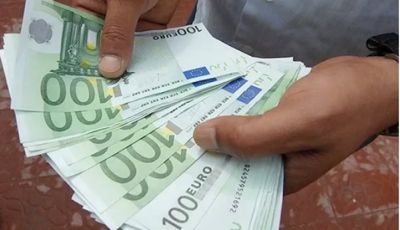 إحباط محاولات تهريب مبالغ ضخمة من العملات الأجنبية