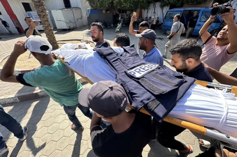 تشييع الصحفيين الـ 6 الذين ارتقوا جراء قصف الاحتلال الاسرائيلي