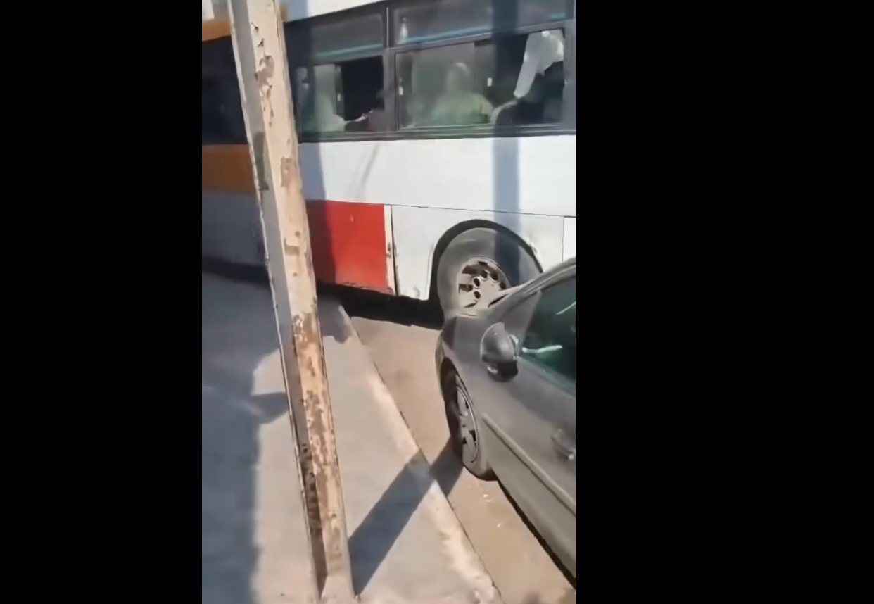 اصابة عدة أشخاص في اصطدام حافلة لنقل المسافرين بجدار محل في وهران