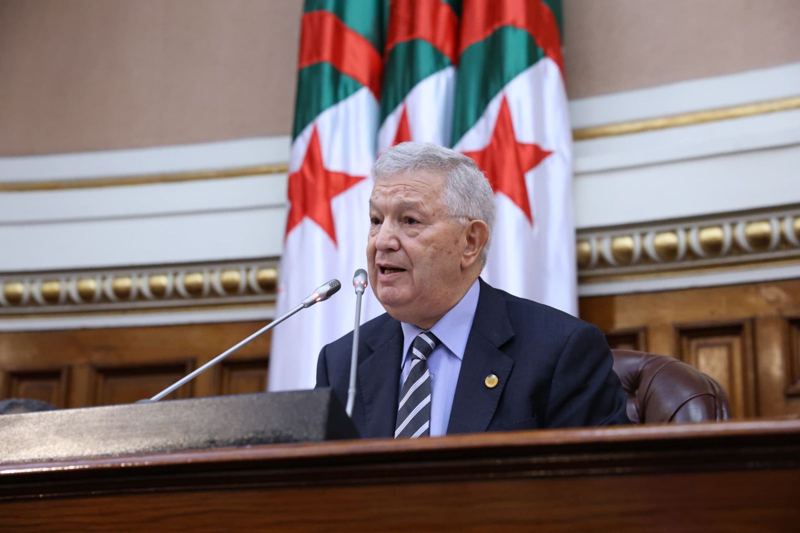 ناصري يهنئ المنتخب الجزائري لكرة السلة