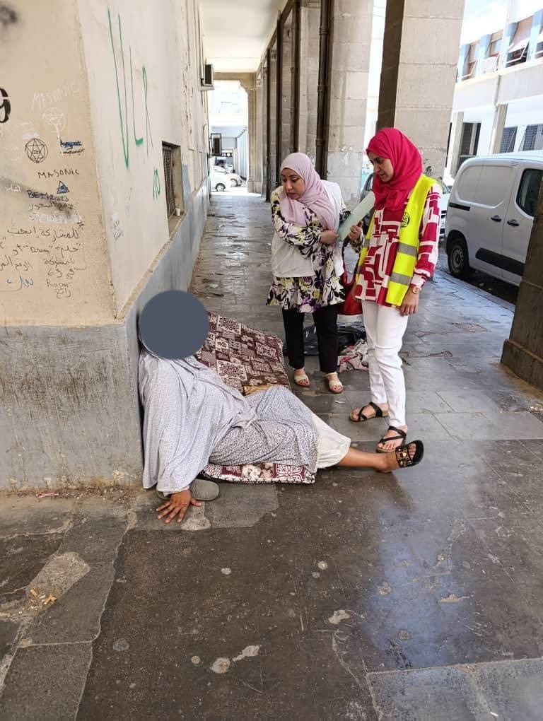 هكذا غيّر متطوعون مصير امرأة مريضة تبيت في الشارع