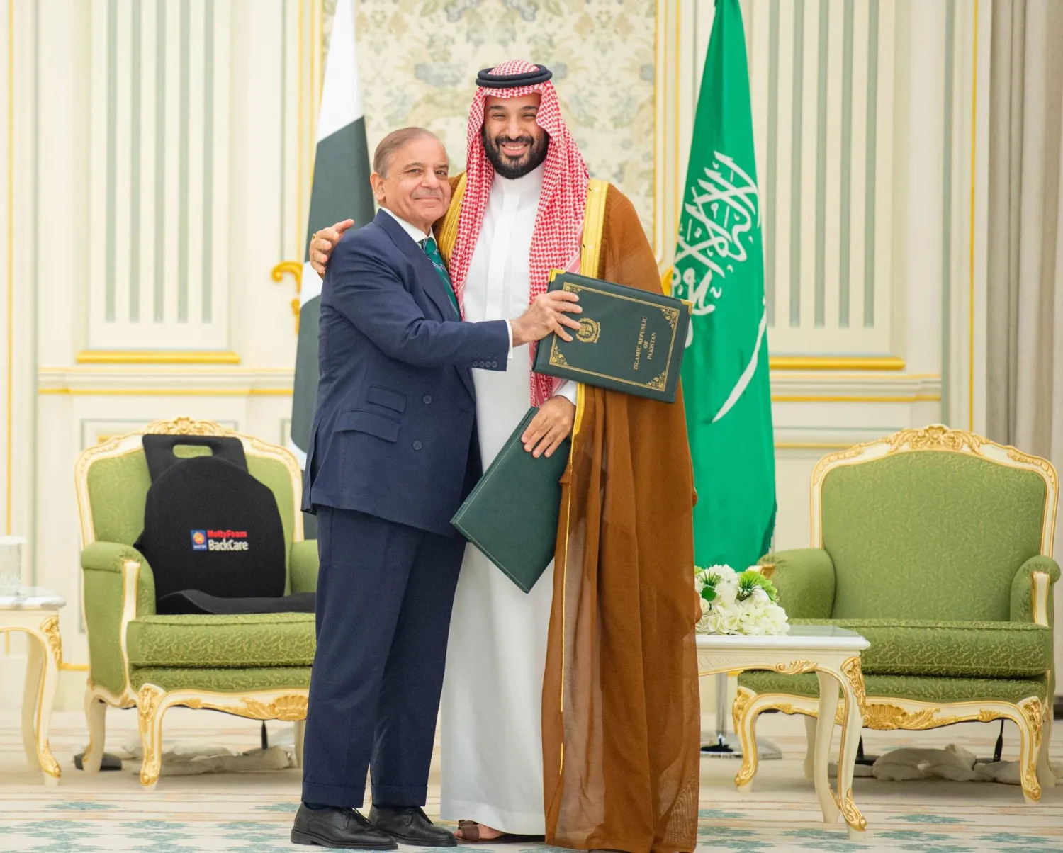 اتفاق دفاع استراتيجي مشترك بين السعودية وباكستان