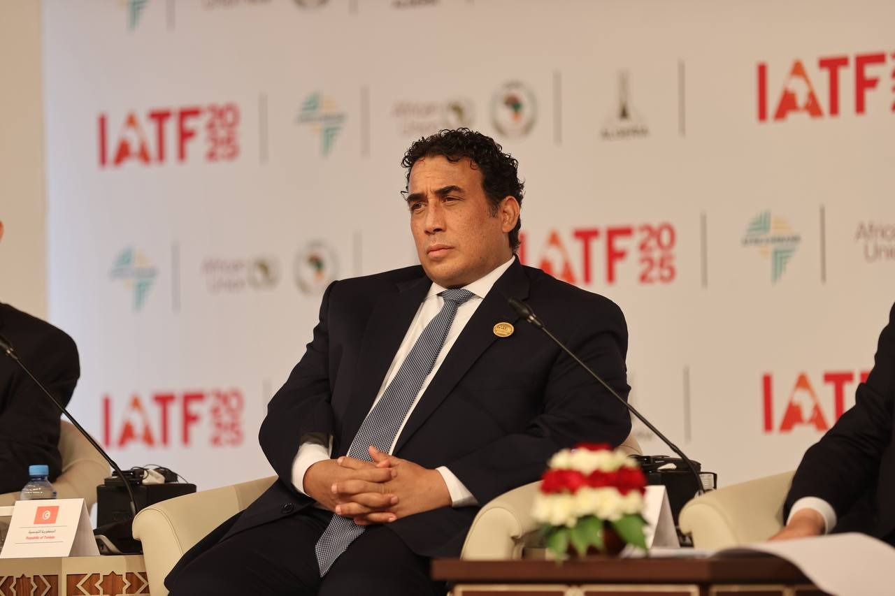 المنفي يشيد بكرم ضيافة الجزائر ويؤكد انخراط ليبيا في مشاريع الطاقات المتجددة